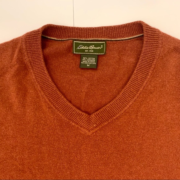 Eddie Bauer Men's Cashmere V-neck Sweater - Picture 8 of 11